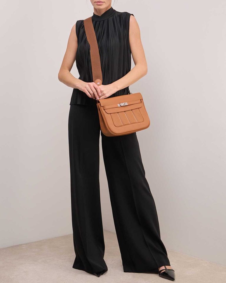 Hermès Berline 28 Swift Gold on Model | Sell your designer bag